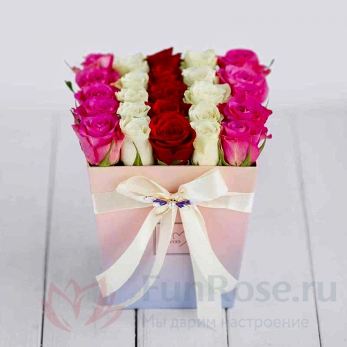 Цветы в коробке FunRose 25 Роз Кении в коробке (40см) 