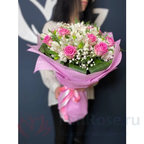 C розами FunRose Букет Розовое счастье (60 см) 