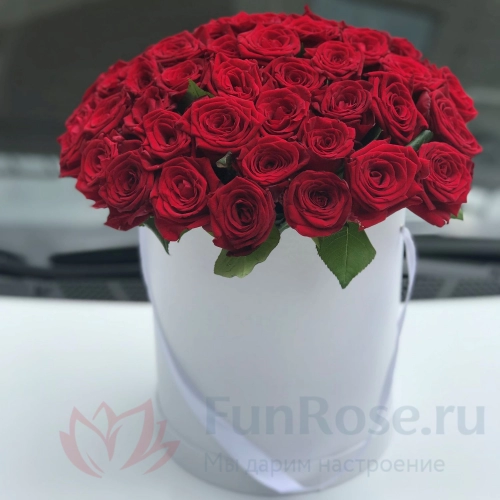 Цветы в коробке FunRose 51 Роза Ред Наоми в коробке (30 см) 