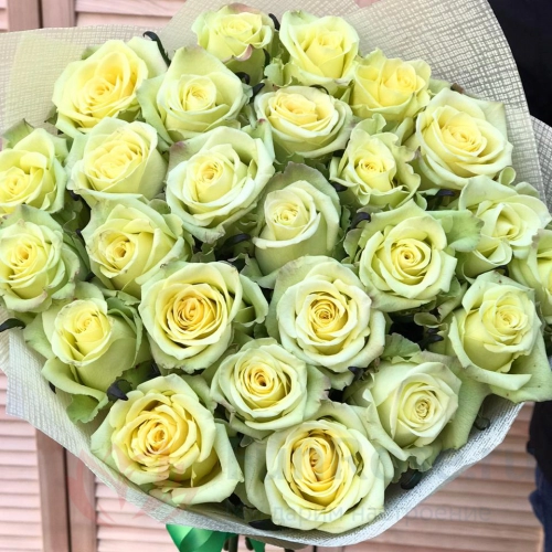 до 25 роз FunRose 25 Роз Эквадор Желтый (60 см) 