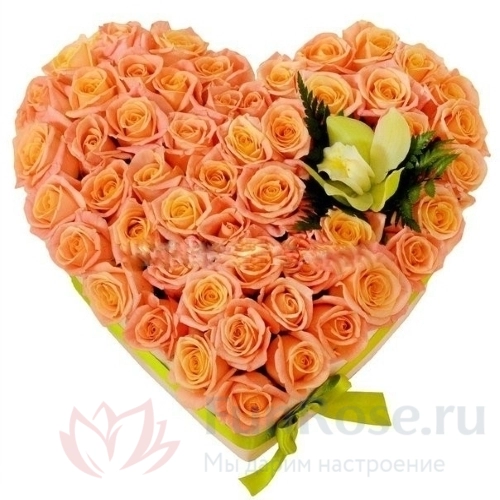 Букеты в форме сердца FunRose 51 Роза Ред Наоми Золотистый (35 см) 