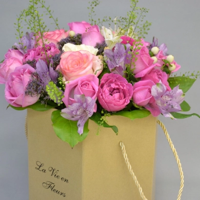 FunRose Розы в коробке (40 см) Цветы в коробке