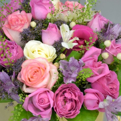 FunRose Розы в коробке (40 см) Цветы в коробке